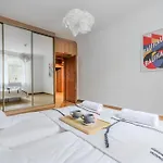 Shortstaypoland Szara B170
