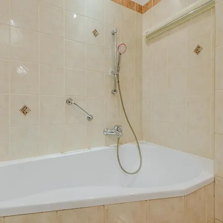 Shortstaypoland Szara B170 * ורשה